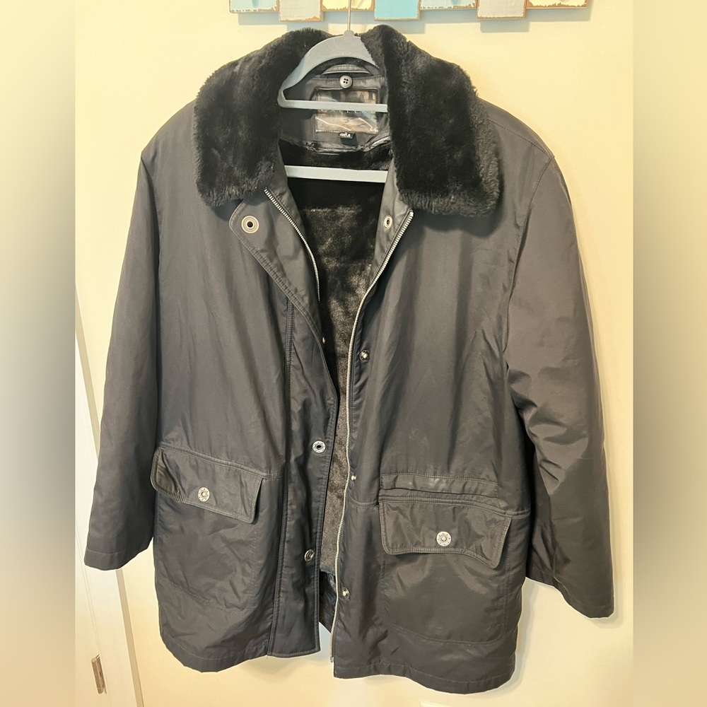 Gallery Women’s Black Coat with Faux Fir Zip-out Lining / Size L / Silver Snaps